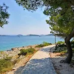 One Bedroom Near In Apartment *