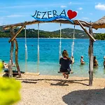 One Bedroom Near In * Jezera