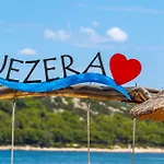 One Bedroom Near In Jezera