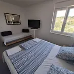One Bedroom Near In Apartment *
