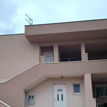 Apartment One Bedroom Near In *