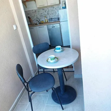 Apartment One Bedroom Near In *