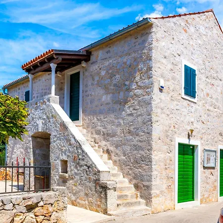 One Bedroom Near In * Jezera