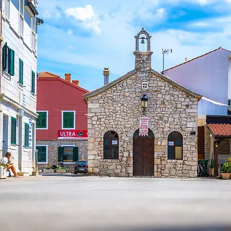 One Bedroom Near In *