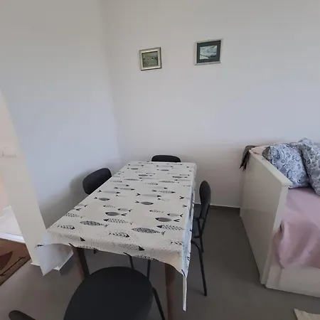 One Bedroom Near In *