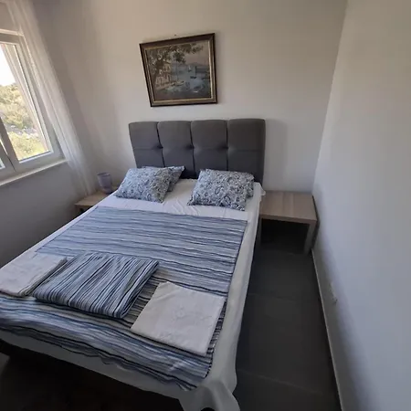 One Bedroom Near In * Jezera