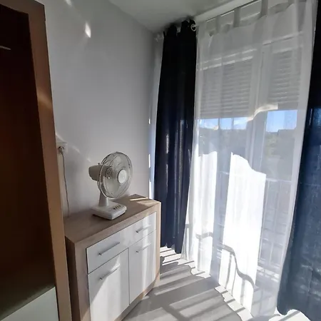 One Bedroom Near In