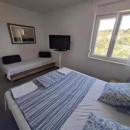 One Bedroom Near In Apartment *