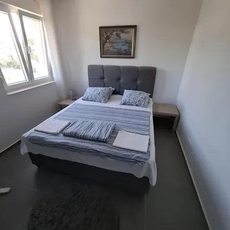 Apartment One Bedroom Near In *