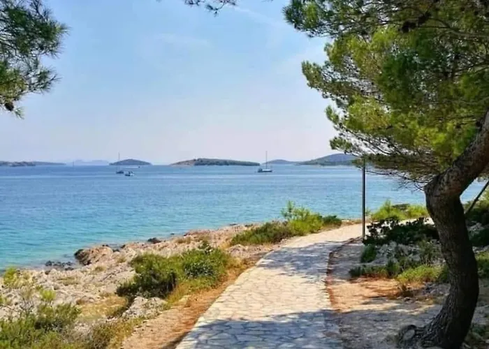 One Bedroom Near In Appartement *