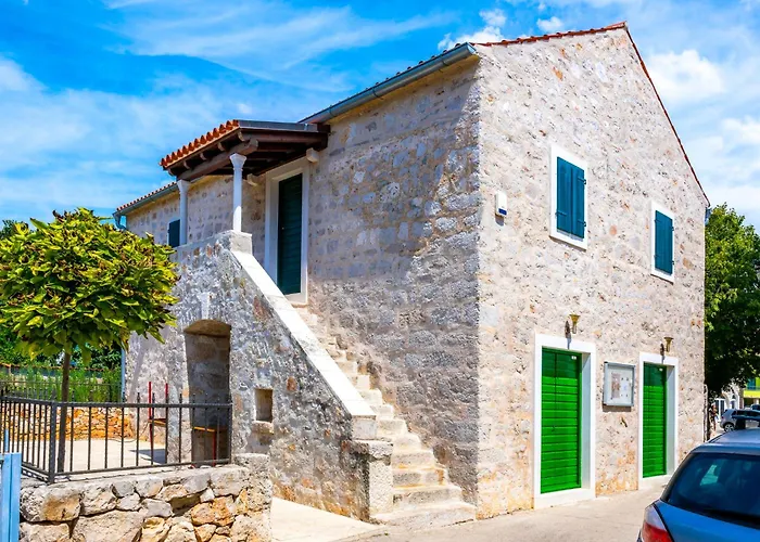 One Bedroom Near In * Jezera