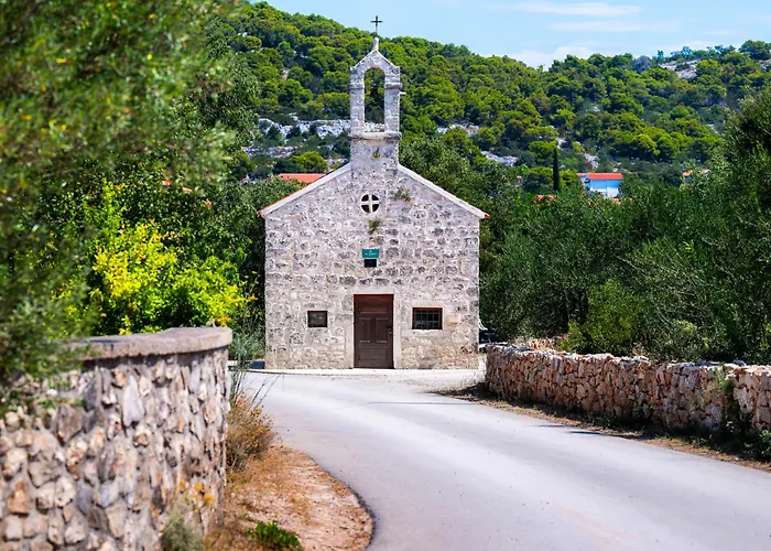 One Bedroom Near In * Jezera