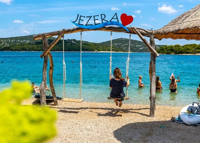 One Bedroom Near In * Jezera