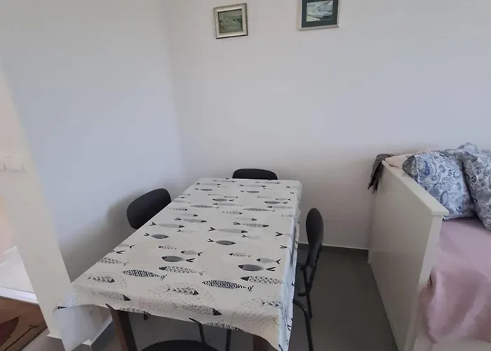 One Bedroom Near In *