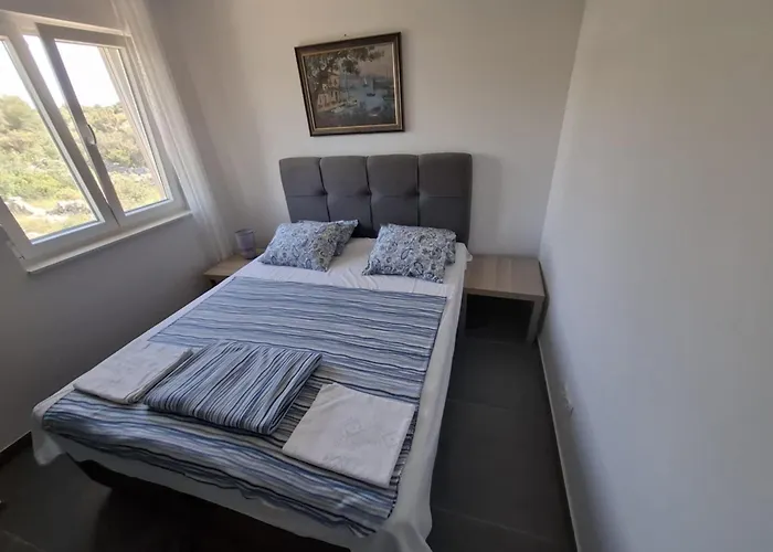 One Bedroom Near In * Jezera