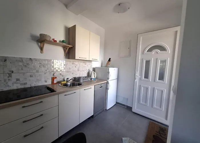 One Bedroom Near In * Jezera